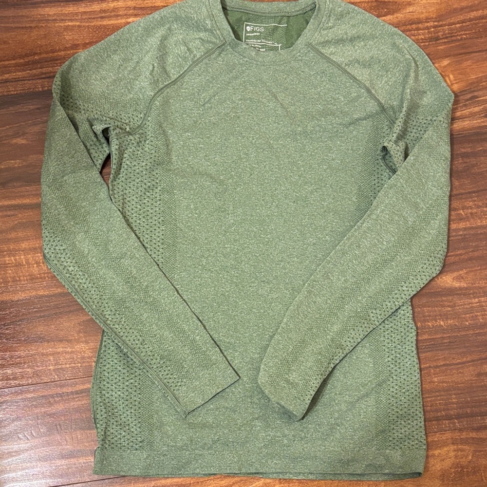 Green figs underscrubs in good condition